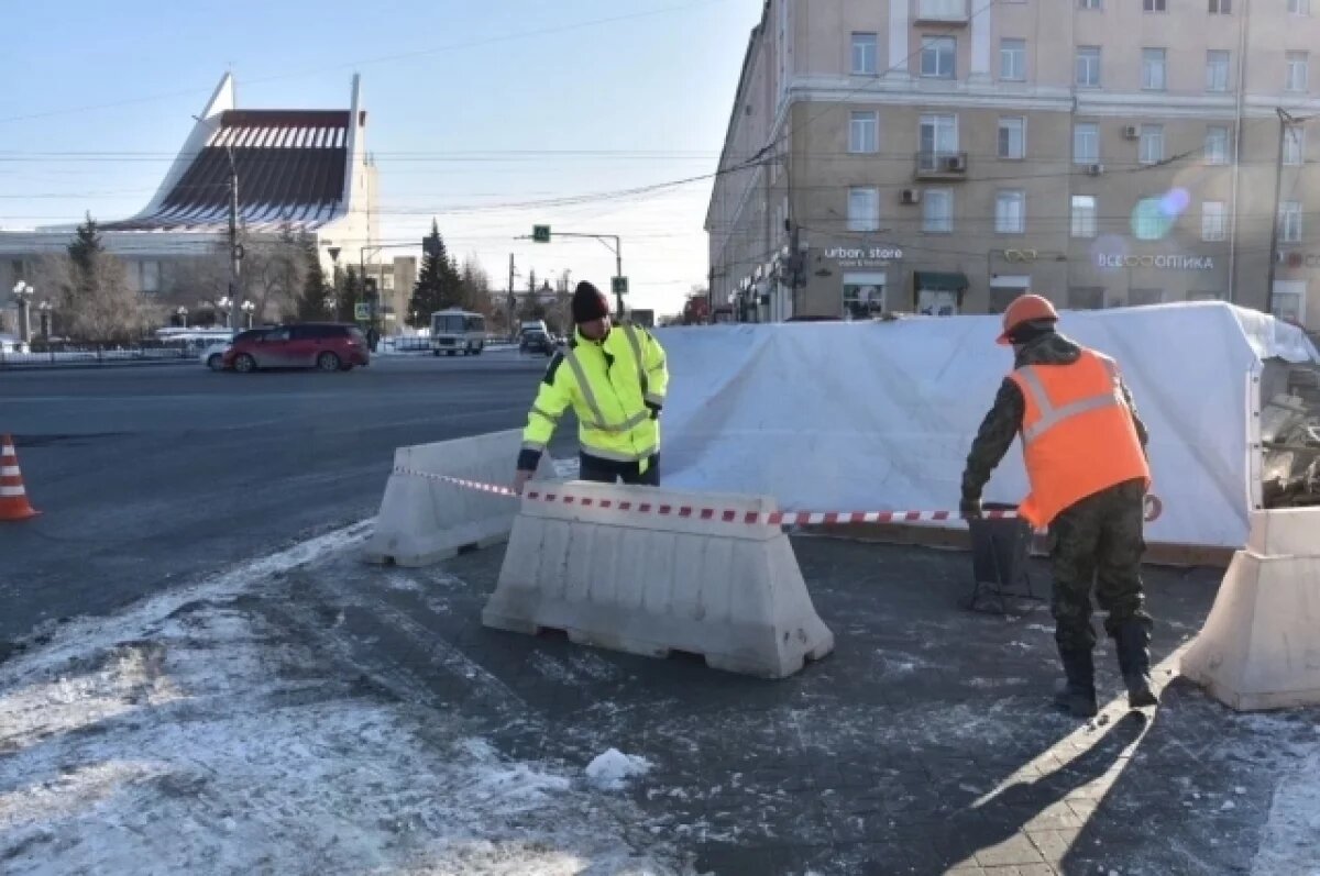    В Омске начали ремонтировать пешеходный переход на Маркса