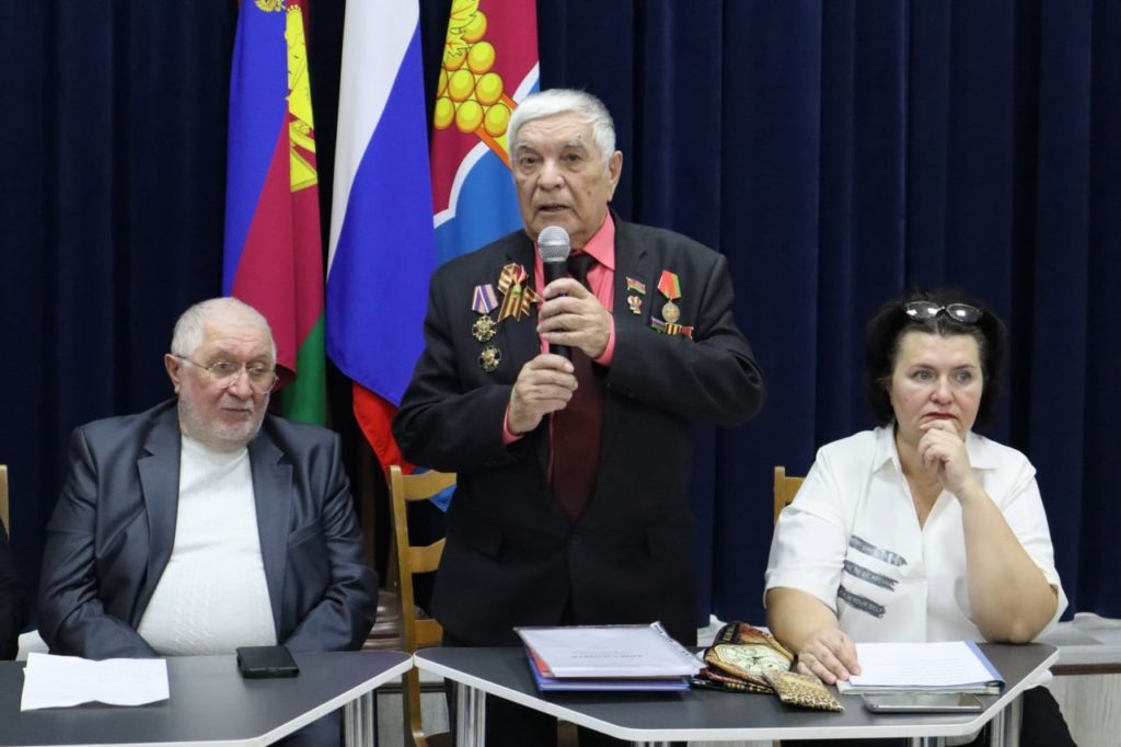    Николай Яковлевич пожелал ребятам писать историю своего посëлка, нашего Темрюкского района.