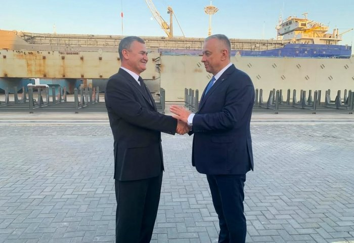 Мамметхан Чакыев (слева) и Йозеф Сикела (справа), 12 марта, 2025 г., Балканский велаят, Туркменистан (Фото: Представительство ЕС в Туркменистане)
