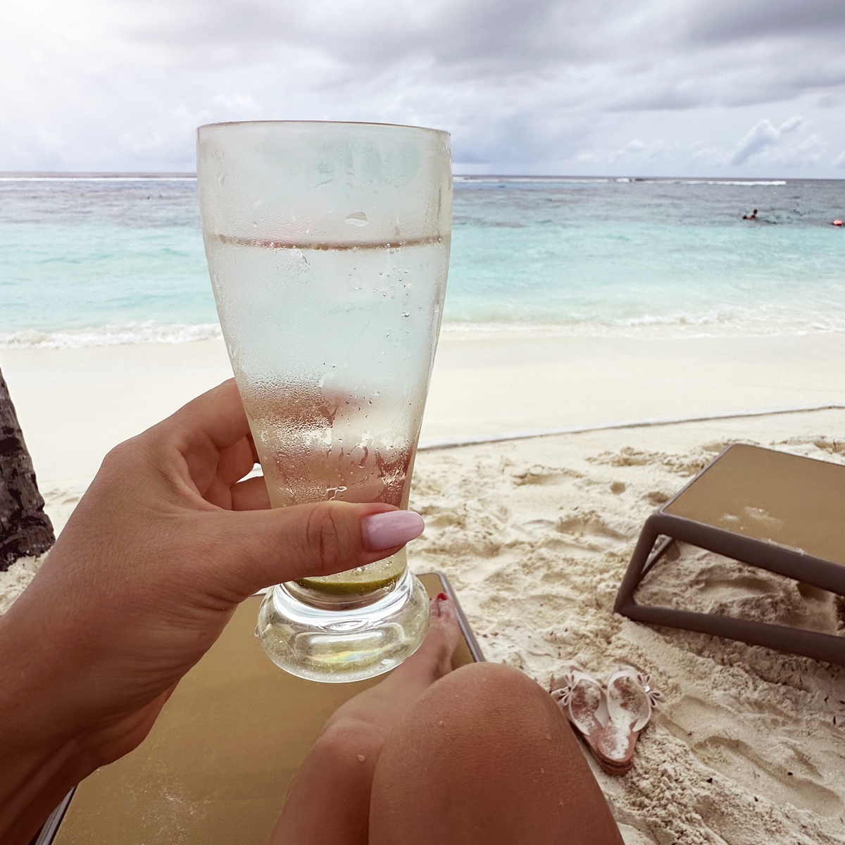 Отправляясь на Мальдивы, уточняйте какие напитки входят в стоимость выбранной концепции питания. Фото из личного архива Виктории Подольской.