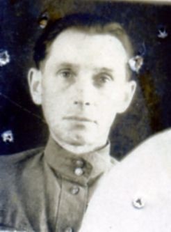 Родился 28 сентября 1907 года в д. Студенцы Верхнее – Услонского района Казанской губернии.