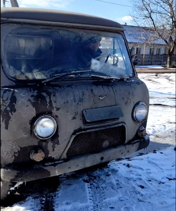 Буханыч всю дорогу трепал мне нервы.