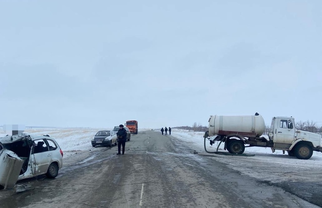 Granta врезалась в ЗИЛ, который поворачивал налево. Фото: Госавтоинспекция Башкирии.