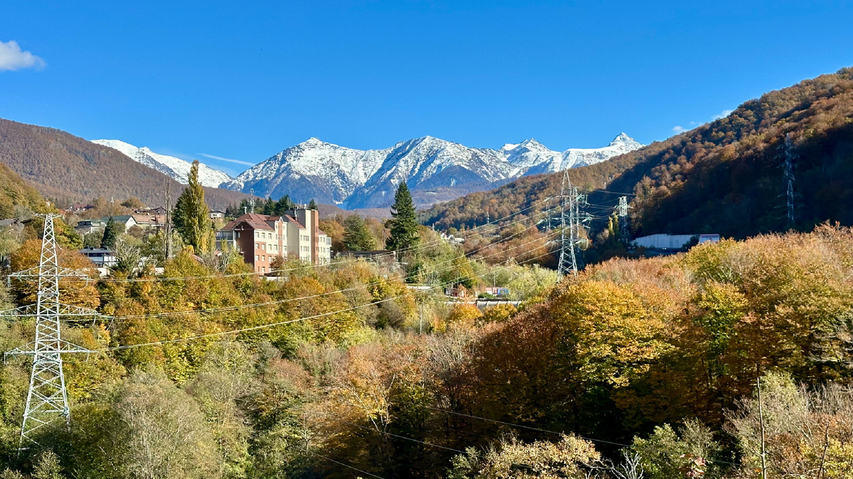 Вид на Красную Поляну утром