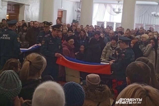    Прощание с Александром Царамовым и Евгением Некрасовым Фото:  АиФ/ Сергей Володин
