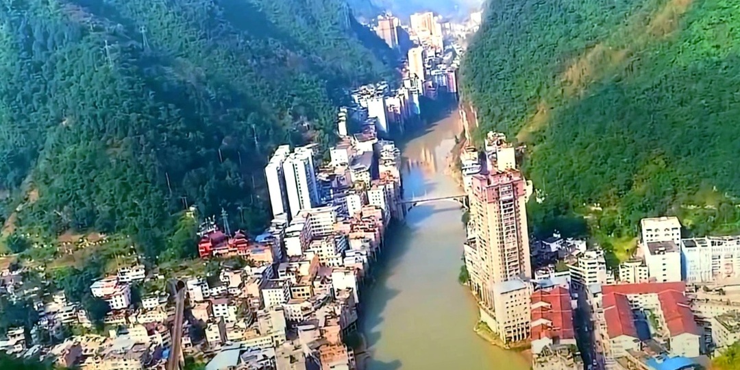 Самый узкий, самый высокий и самый жаркий: 6 самых необычных городов в мире, где люди не живут, а выживают