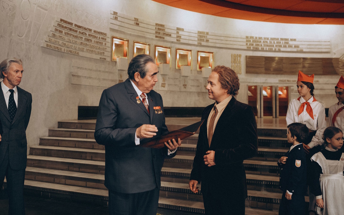 Кадр из сериала «Игры»