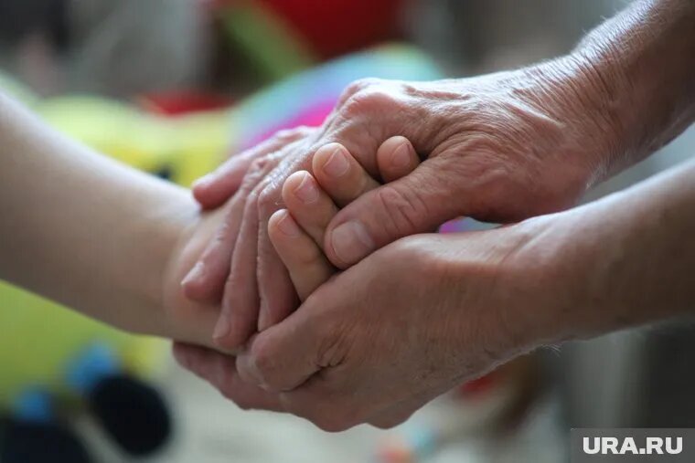 Оставшихся в семье детей передали бабушке. Фото: Екатерина Сычкова © URA.RU