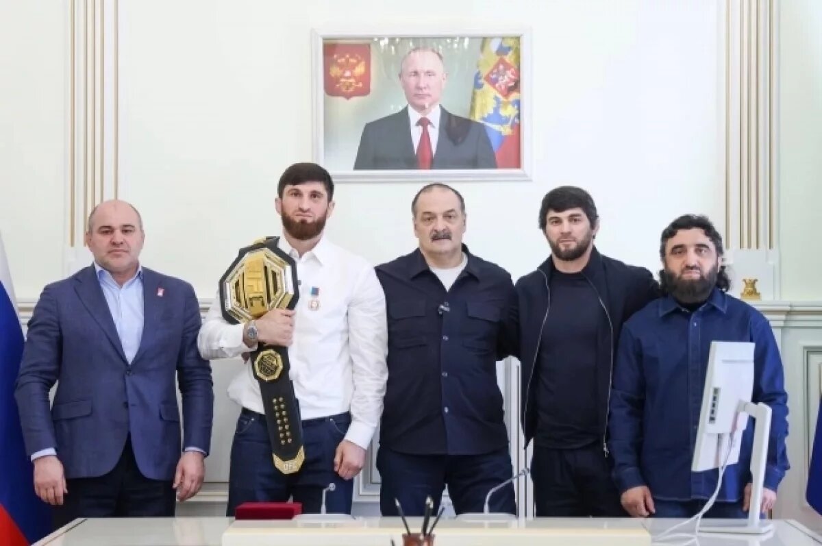   Чемпиону UFC Анкалаеву дали орден «За заслуги перед Республикой Дагестан»