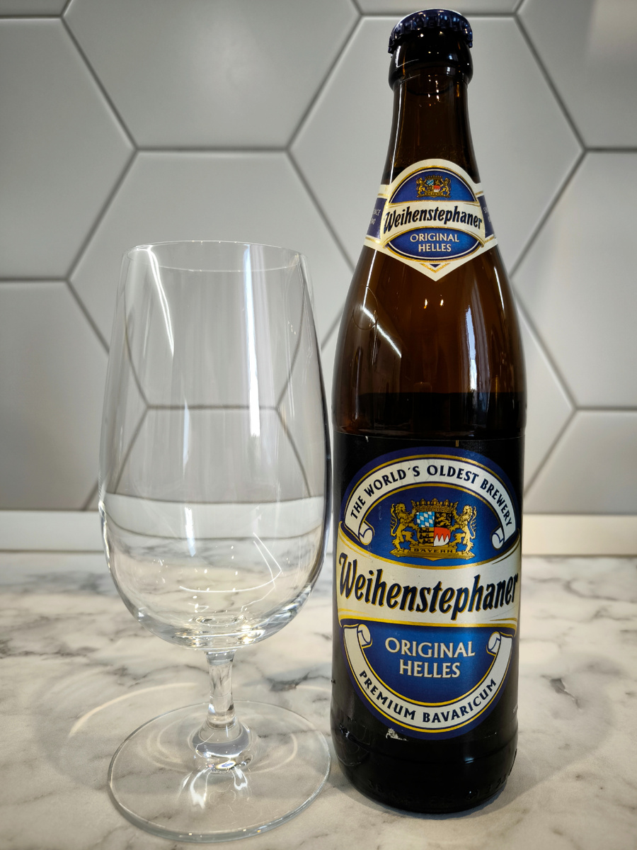 Пиво "Weihenstephaner Original Helles" (Вайнштефан Оригинал Хеллес) из Германии