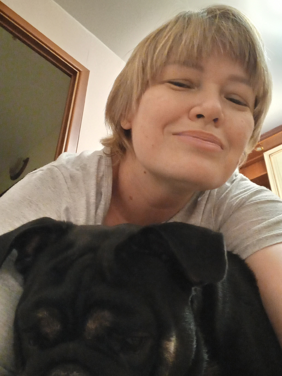 Автор канала с любимой английской бульдожкой Боней