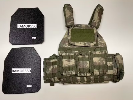 "Плюшевых медведей можно набивать осколками
Отработанных идей предвыборных кампаний
Главную мантру повторяй вместе с нами
Лишь бы не было войны"(с) Фото: Norma