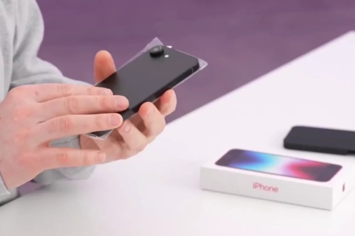    Раевский: уязвимость iPhone дает доступ хакерам ко всем данным устройства