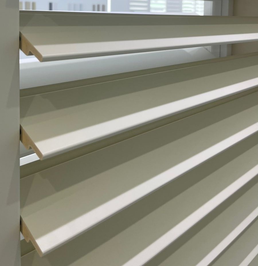 Ламели с засечками для создания теневого притвора в шаттерсах.