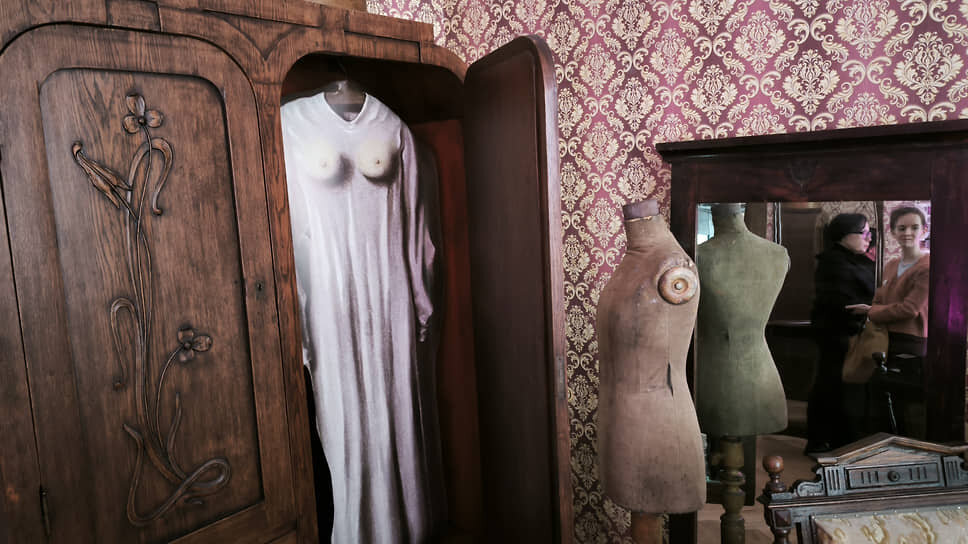 Выставочный проект «Сюрр. Вам что раньше не приходилось удивляться?» в музее «Литературная жизнь Урала XIX века» .📷Фото: Николай Яблонский / Коммерсантъ