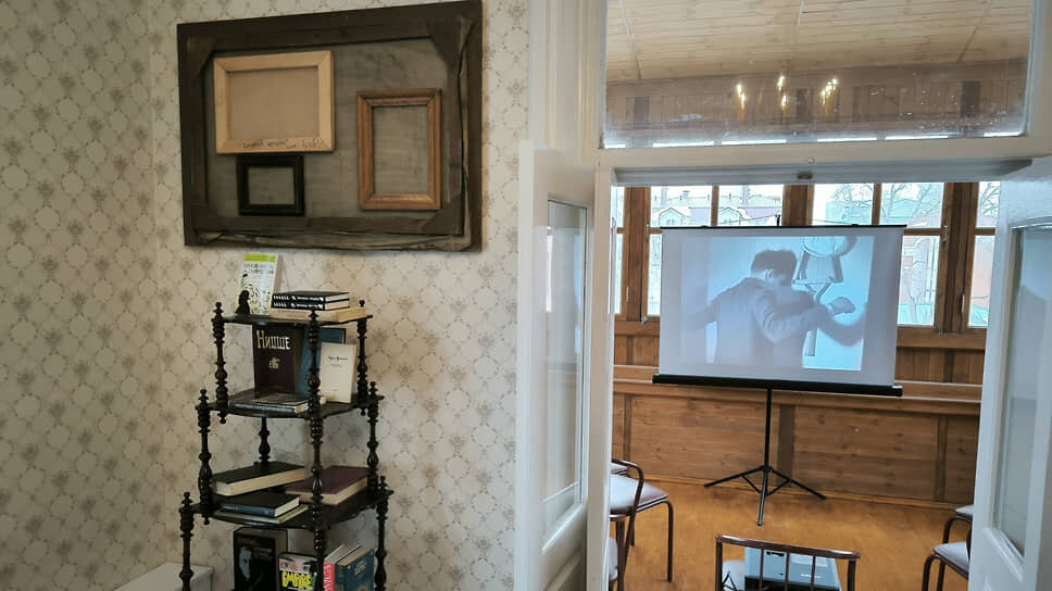 Выставочный проект «Сюрр. Вам что раньше не приходилось удивляться?» в музее «Литературная жизнь Урала XIX века» .📷Фото: Николай Яблонский / Коммерсантъ