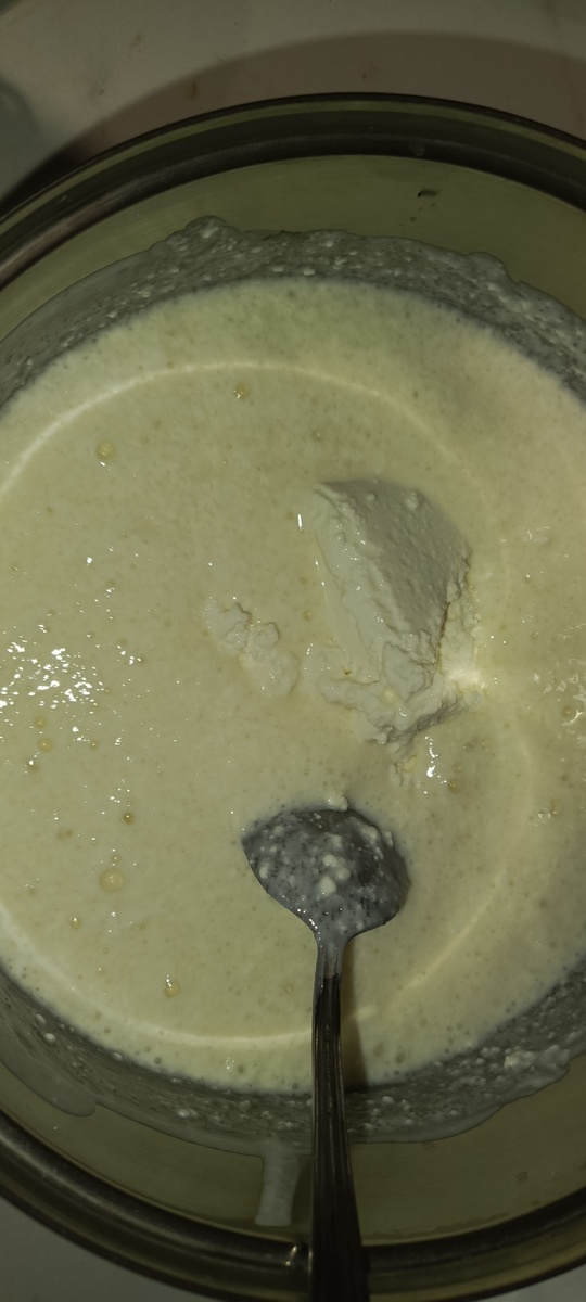 Творог + кефир+разрыхлитель.