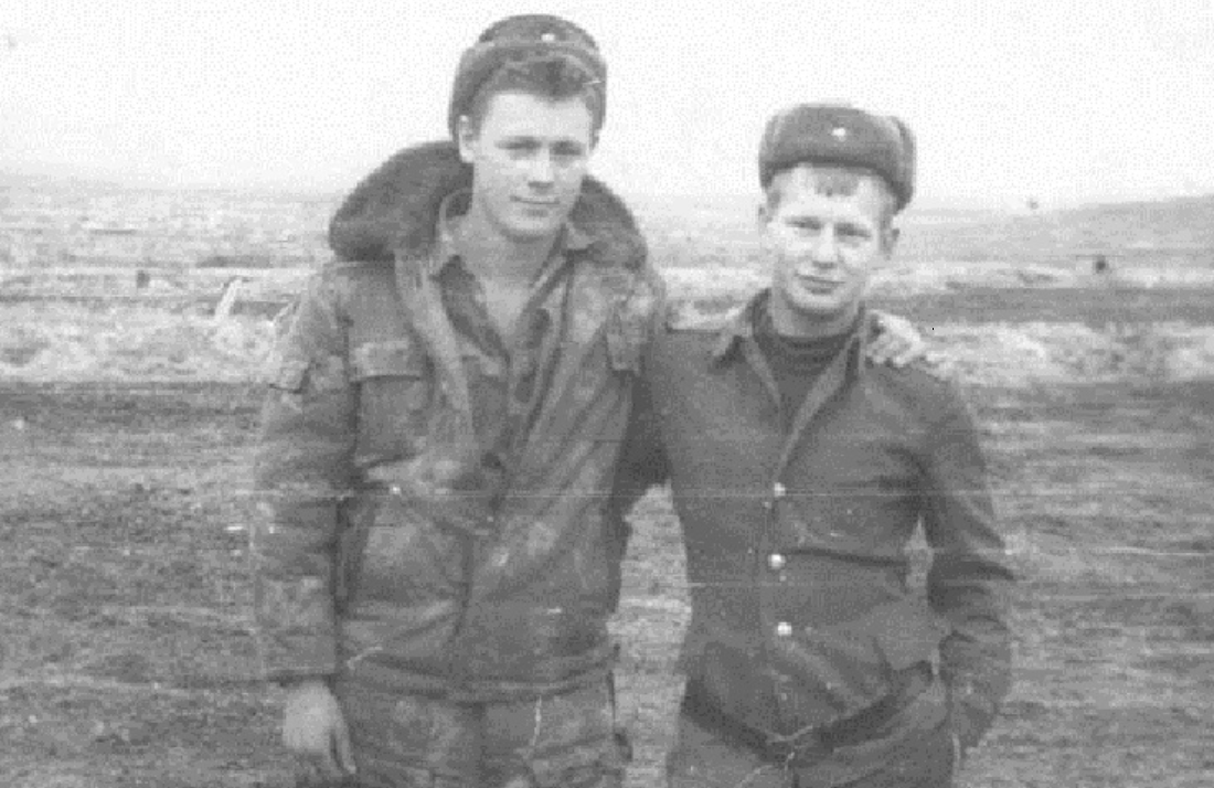 Бойцы ММГ Чахи-Аб: С. Филимонов и его товарищ. ДРА, 1985 год