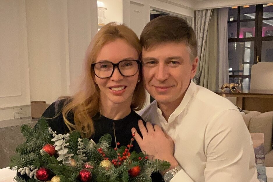     «Не отморозь колокольчики»: Алексей Ягудин станцевал в трусах с голым торсом на морозе -40 °C