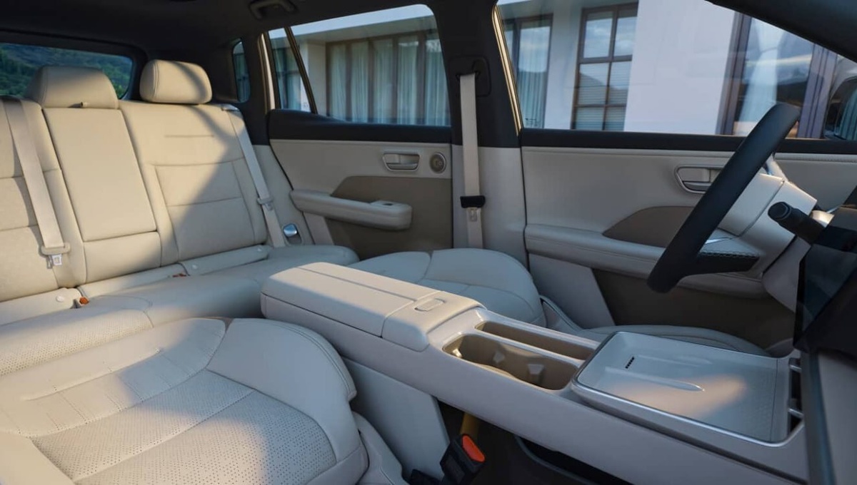 Вид салона внутри.