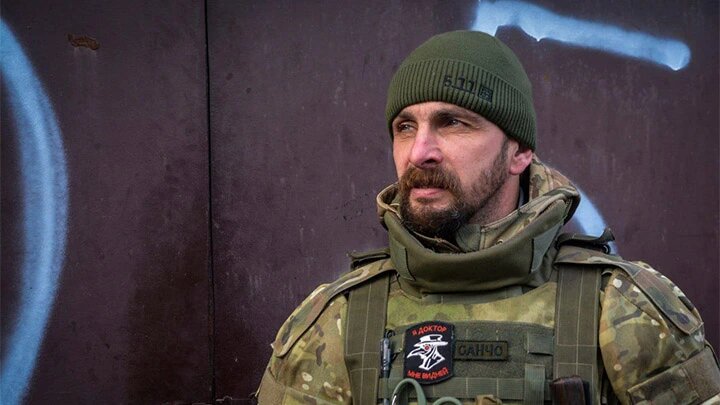 Героя СВО выселяют на улицу. А мигрантам выдают жильё бесплатно. Всё это - в России