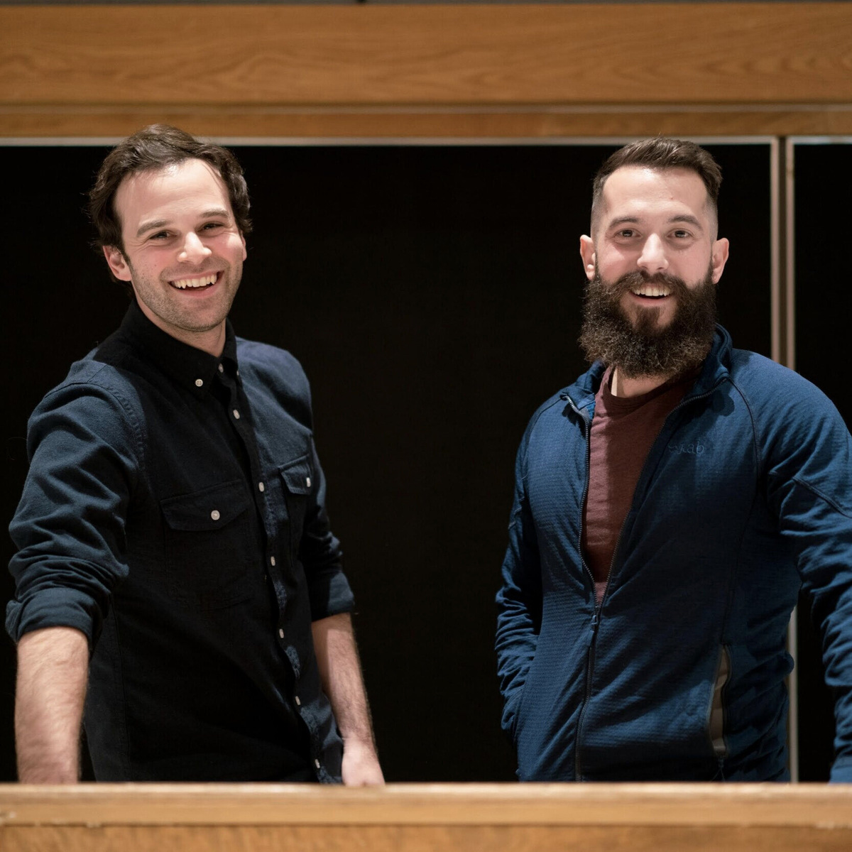 Композиторы сериала (слева направо)
Зэк Робинсон и Лео Биренберг,