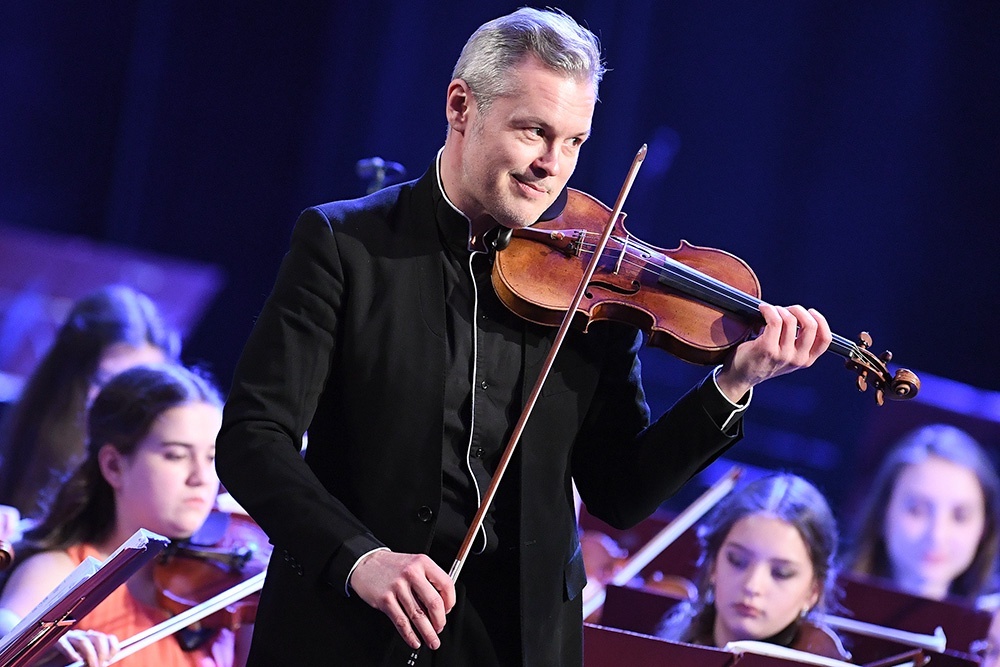    Вадим Репин: В названии закодирована очень важная вещь. Транссибирская магистраль связывает Запад и Восток. Наш фестиваль строит культурный, гуманитарный мост, который самый крепкий. И его невозможно сжечь. / Фото: Евгений Биятов/РИА Новости