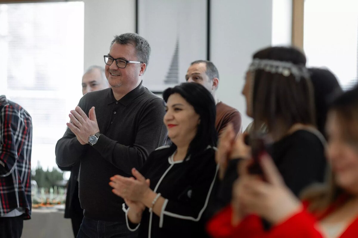 Руководитель Русского дома в Еревaне Вадим Фефилов на презентации авторского комикса "7 камней" (13 марта 2025). Еревaн © Photo : Русский дом в Ереване