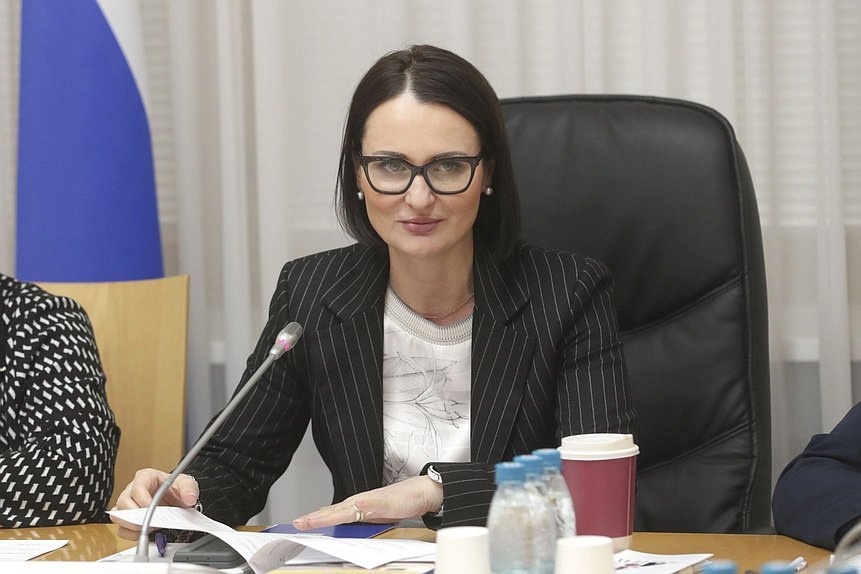 Сопредседатель рабочей группы, первый заместитель председателя Комитета Госдумы по защите семьи, вопросам отцовства, материнства и детства Татьяна Буцкая