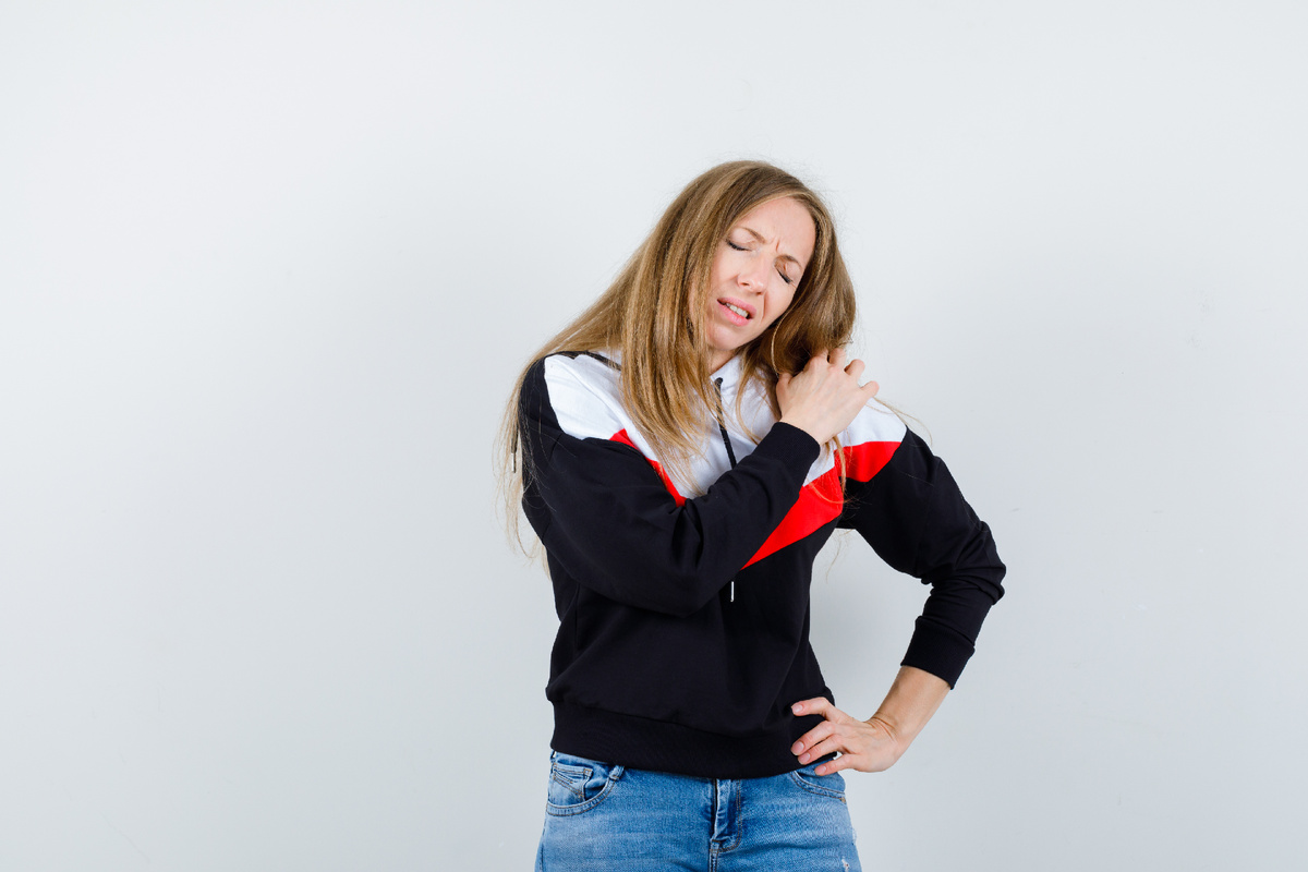 <a href="https://ru.freepik.com/free-photo/expressive-young-woman-posing-studio_11812852.htm#fromView=search&page=1&position=13&uuid=43b61a03-bd4d-4f2d-a826-1eebe2439795&query=%D0%B6%D0%B5%D0%BD%D1%89%D0%B8%D0%BD%D0%B0+%D0%B4%D0%B5%D1%80%D0%B5%D1%82%D1%81%D1%8F">Изображение от 8photo на Freepik</a>