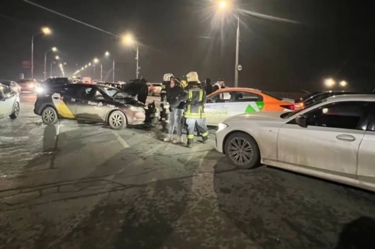    Три автомобиля столкнулись на Канавинском мосту в Нижнем Новгороде