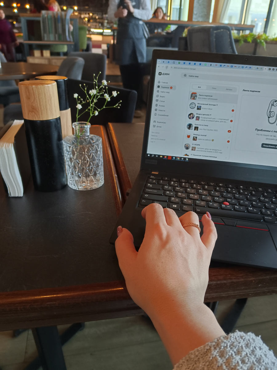 Иногда можно поработать в кафе, там концентрация у меня гораздо выше