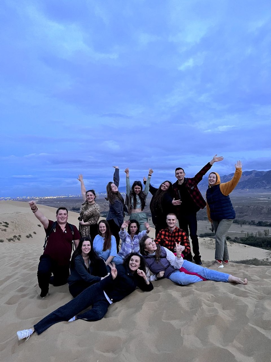 Наша команда на бархане Сары- Кум