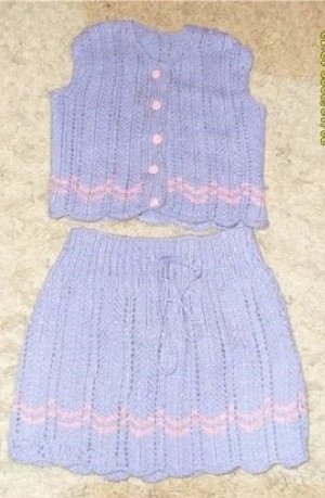 Тот самый костюмчик в садик, на возраст 2-3 годика, из карачаевской пряжи. Узор был записан подругой для меня на тетрадном листочке) Кажется, "Павлиний хвост". Фото моё.