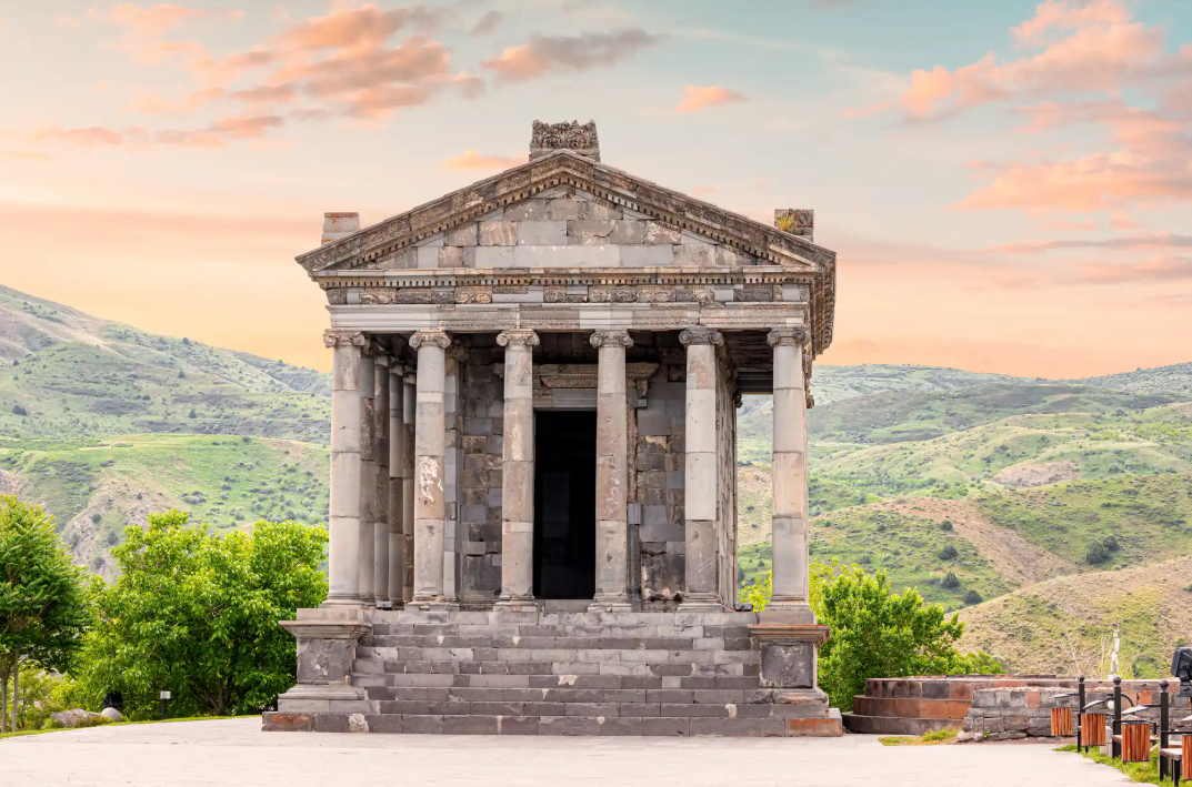 Армянский храм Гарни