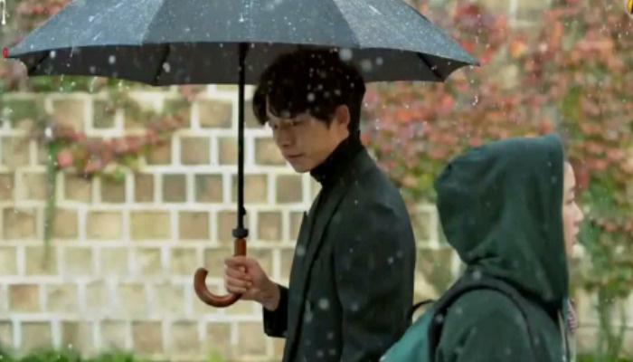 Кадр из дорамы «Токкэби»