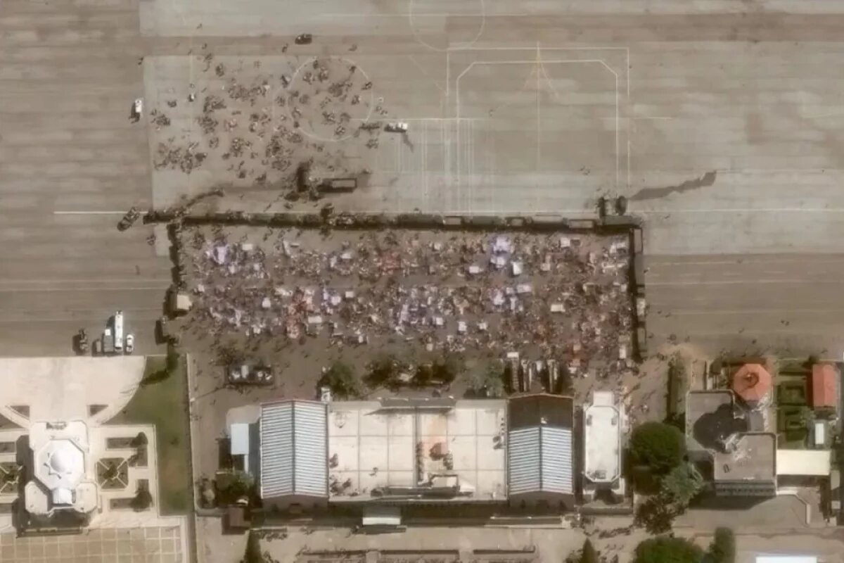 Часто сквозь видимый миру смех льются невидимые миру слёзы. Странные рисунки со смыслом. Добрый и злой человек. Как видят коты. Увидеть по себе не то.