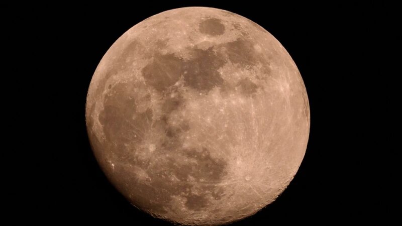     Барнаульцы увидели кровавую Луну до полного затмения с 12 по 13 марта. Дмитрий Лямзин