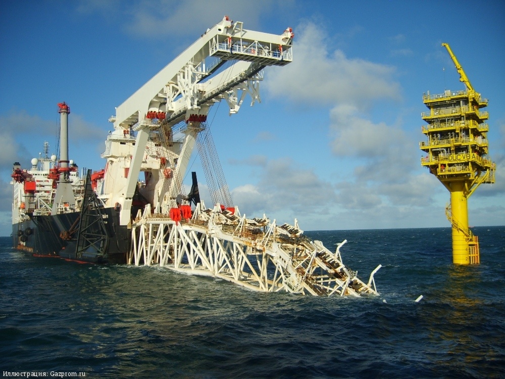    Прокладка газопровода «Северный поток». Трубоукладчик Solitaire / Источник: Gazprom.ru