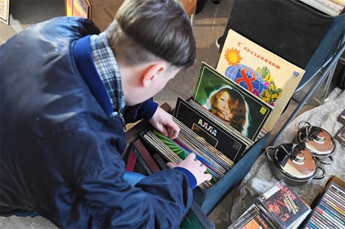    20 лет назад винил стал оживать.