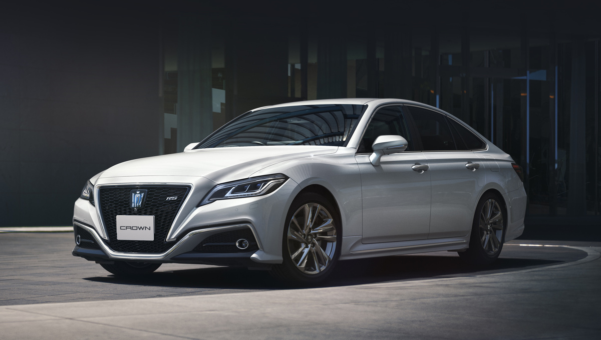 Toyota Crown премиальный седан - модель 2021 года 