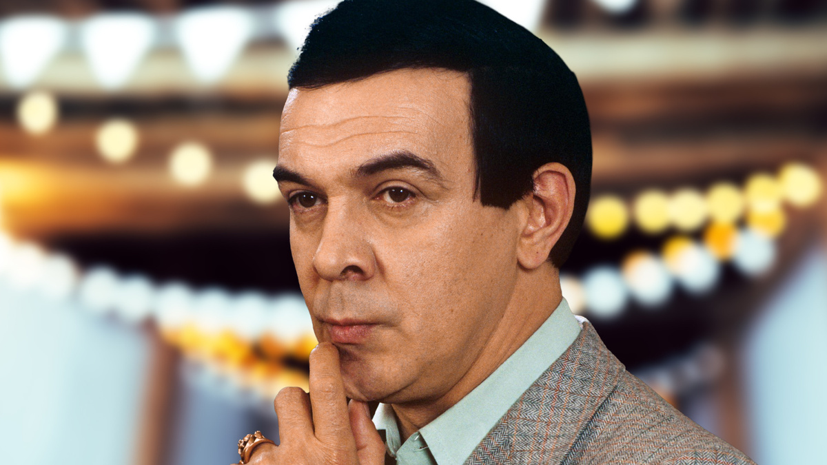 Мусли́м Магоме́тович (Магоме́т оглы́) Магома́ев - советский, азербайджанский и российский эстрадный и оперный певец