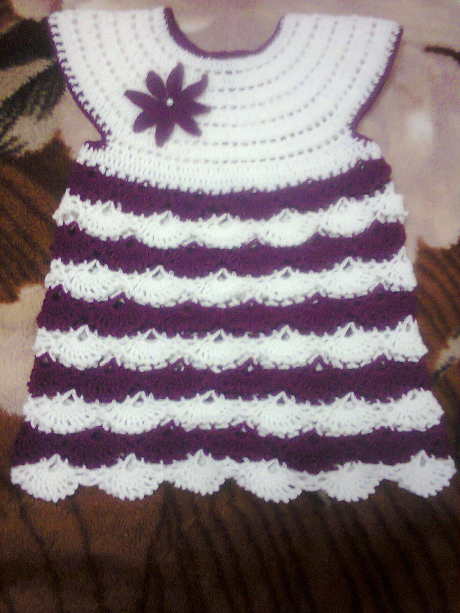 Круглая кокетка, платье связанное крючком.