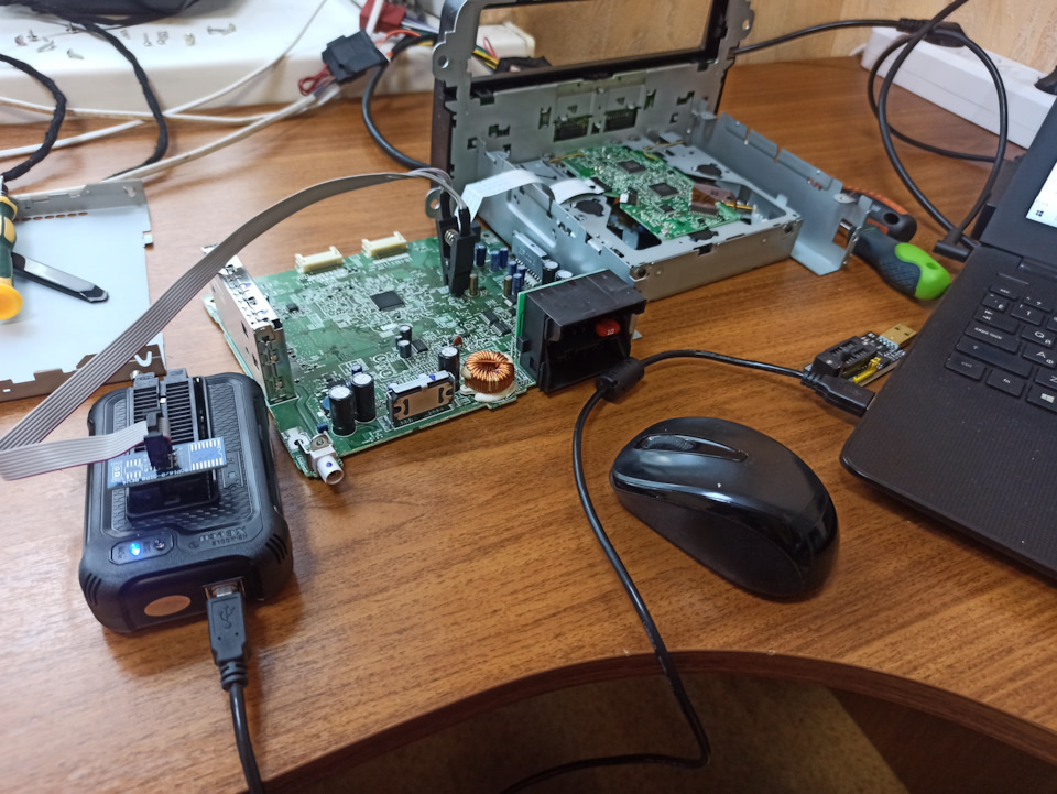 …с извлечения содержимого флеш-памяти, и сразу стало понятно, что там ничего интересного нет