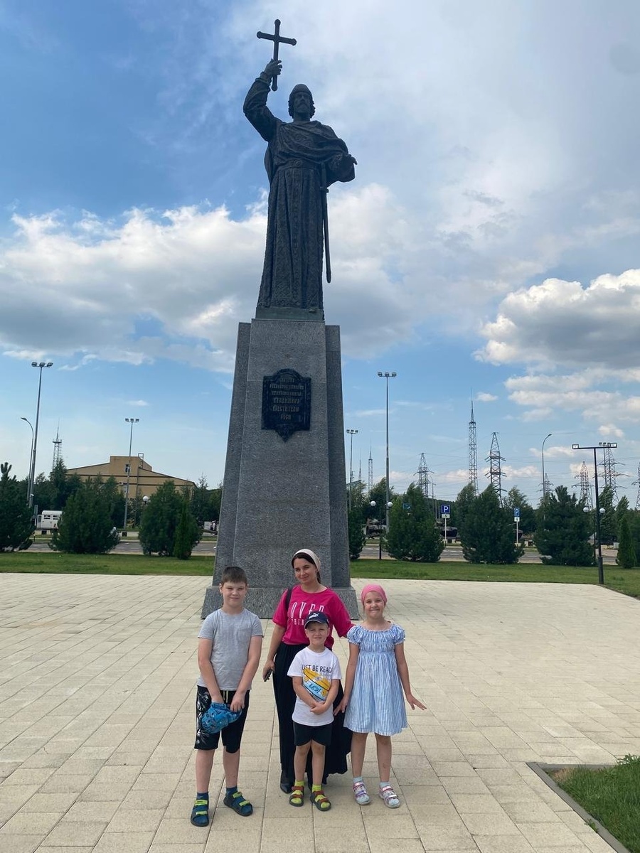 Старшая дочь с детьми, 2024 год