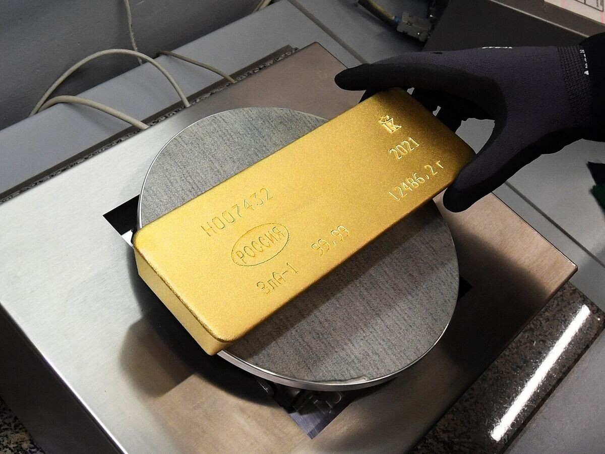    Производство золотых слитков на заводе "Красцветмет"© РИА Новости . Илья Наймушин