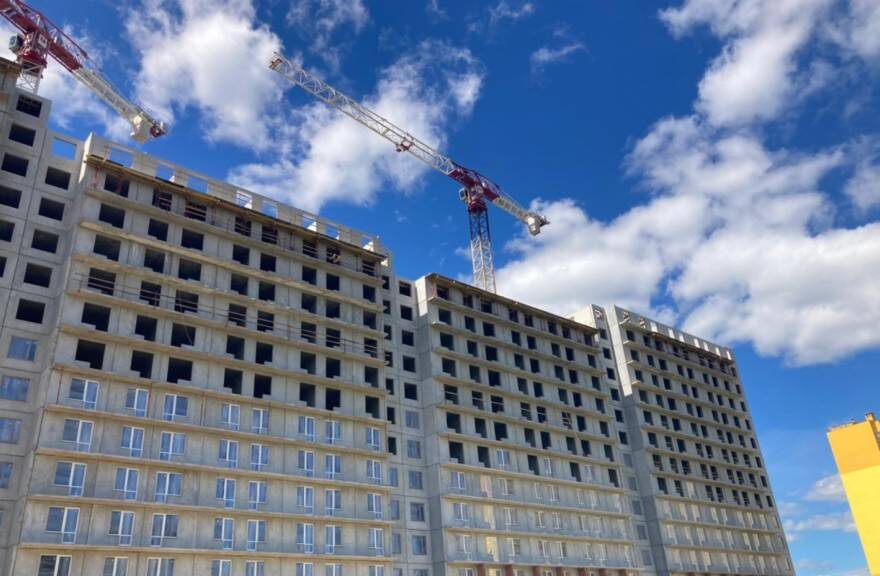     На фото ход строительства ЖК Lampo в 2022 году