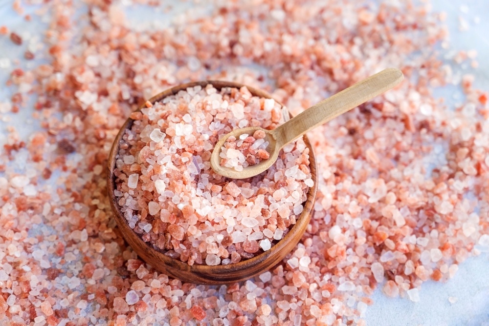     Фото: Boryana Manzurova/Shutterstock/FOTODOM Оксид железа придает соли розовый цвет