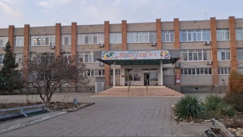    Школа №1 станицы Новопокровская / кадр из видео Ирины Борс