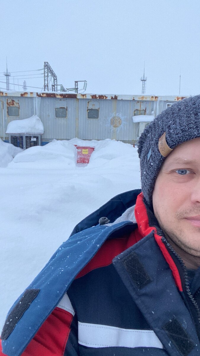 Тем временем весна у мужа на работе